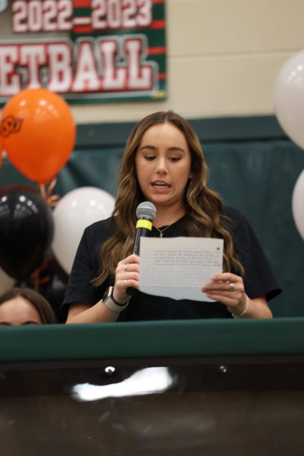 Gabby Leach signs with Tennessee