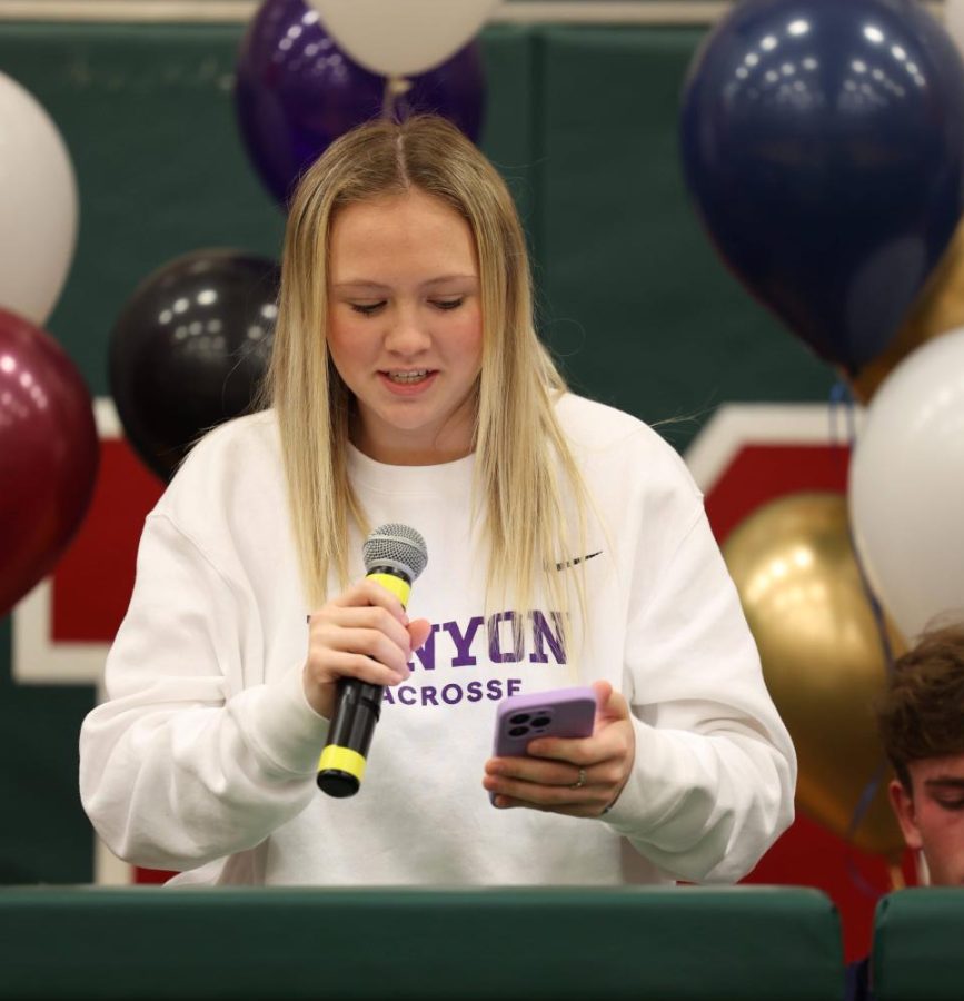 Dixon signs with Kenyon College