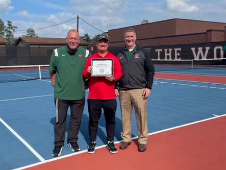 Assistant tennis coach wins award