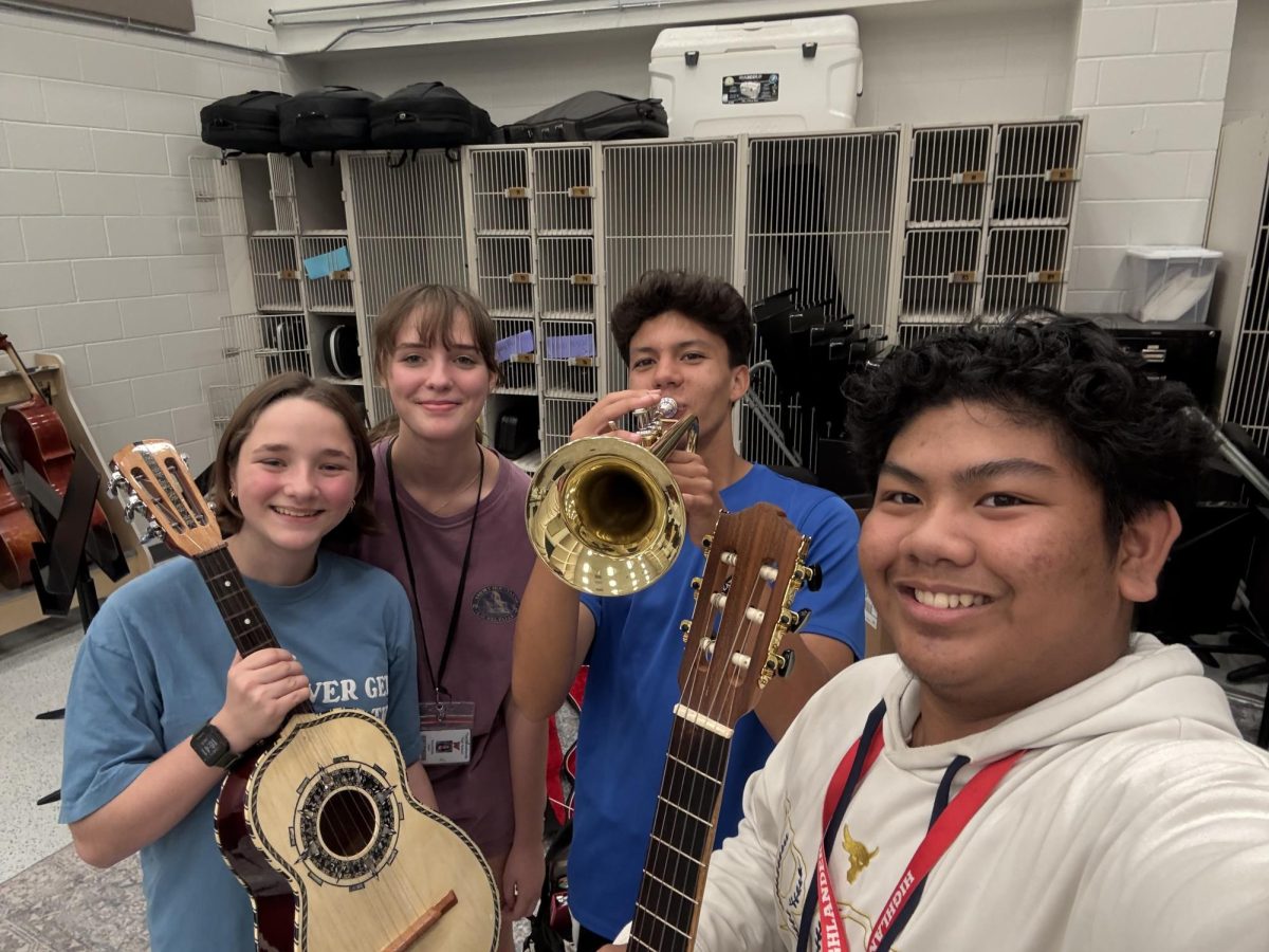 Freshman Mariachi members posing for a selfie