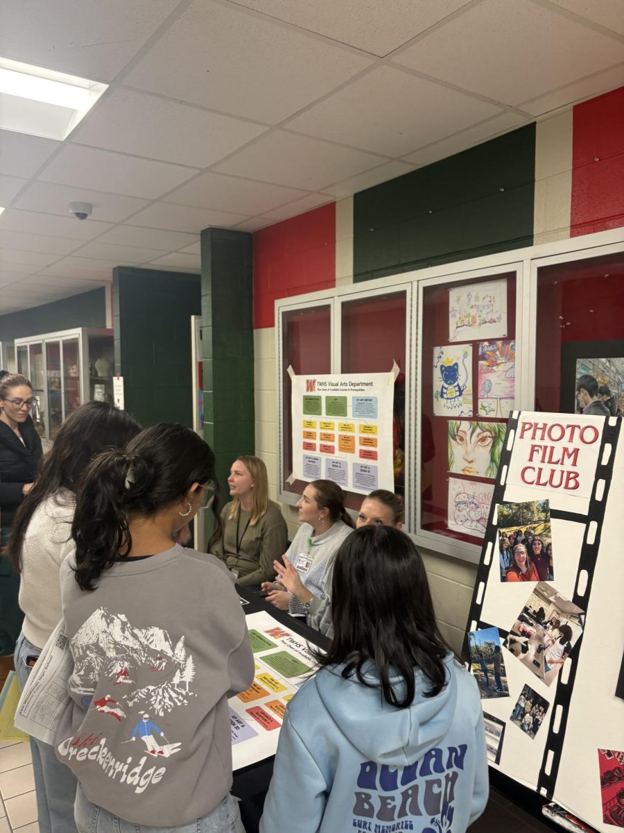 Kelsea Dykehouse, Tori Hill, Shannon Alexander sharing a little bit about Photo flim and Art club to incoming students at the Elective Fair on 1-15-2026
(Left to right)
