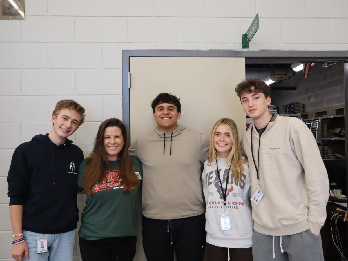 Mrs. Sears and all of her 'bookies' during lunch.

Left to right: Jason Richey, Moneisa Sears, Daniel Alcantara , Lorelai Lovoi, Gavin Stein