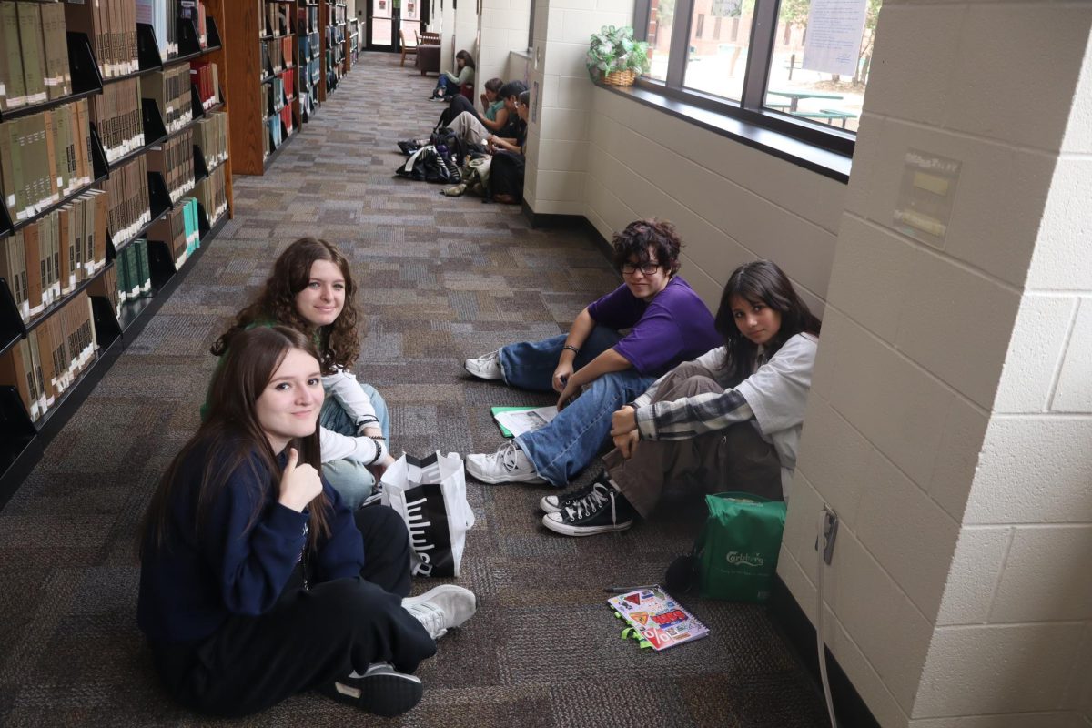 (left to right) Camila Valencia-Mendez, Avery Thornburgh, Kai Berdecio, Sophia de Vries sit and socialize in the library during lunch.
